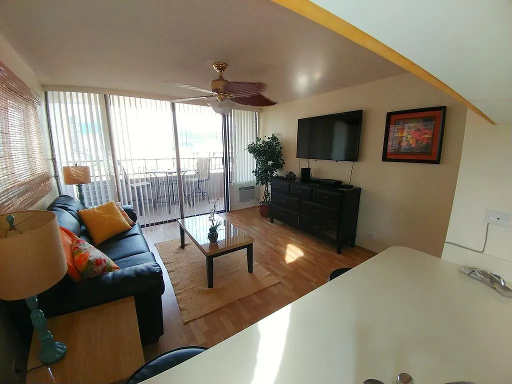 Royal Kuhio - Large 1 Bedroom Apartment